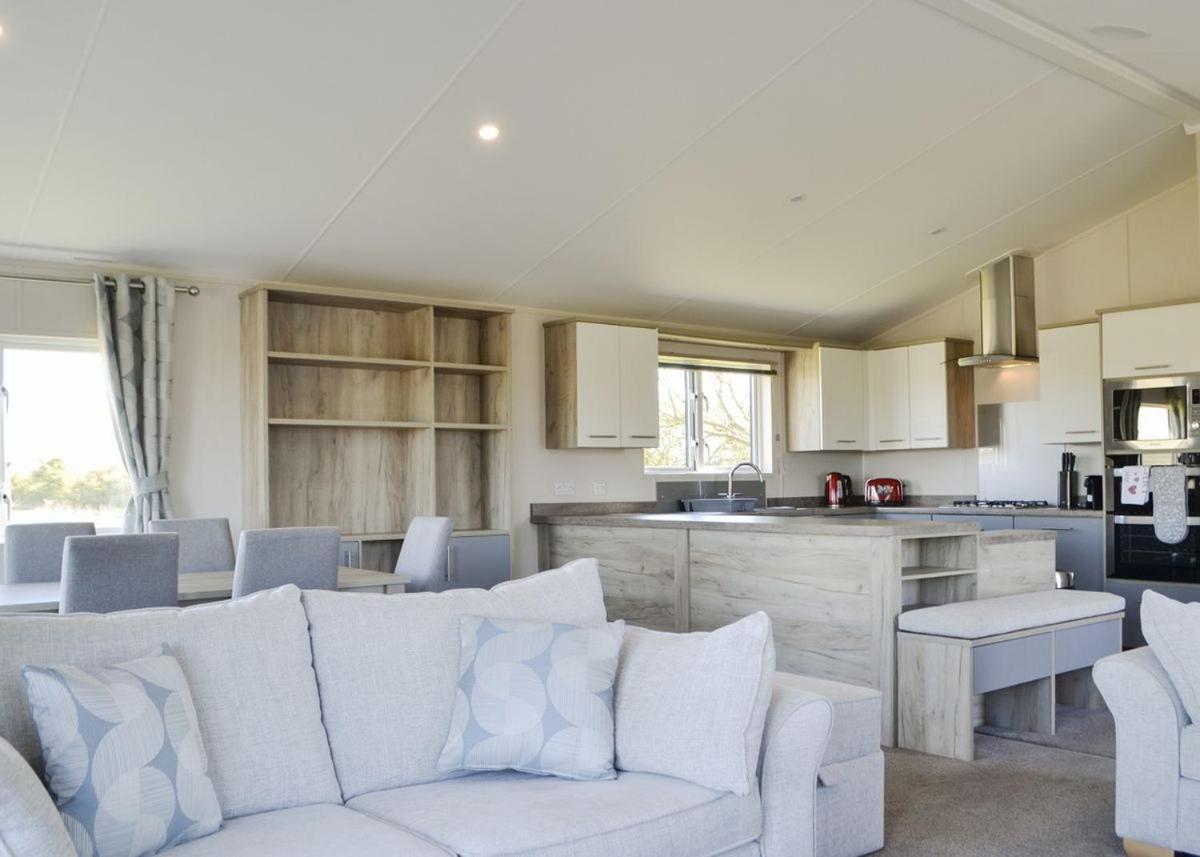 Burgh le Marsh Home Farm Park Lakeside Retreat חדר תמונה